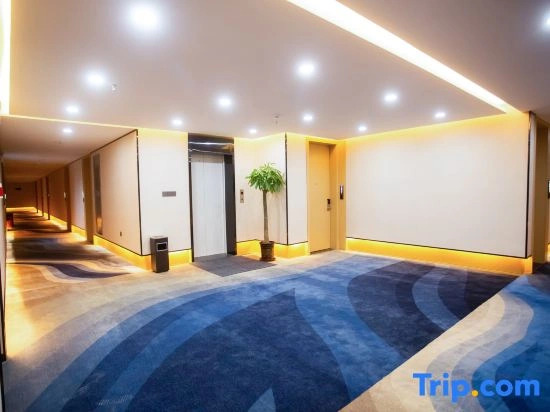 Lili Orange Light Luxury Hotel