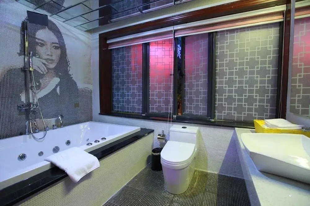 Yimi Collection Hotel (Shanghai Xizang North Road Subway Station)