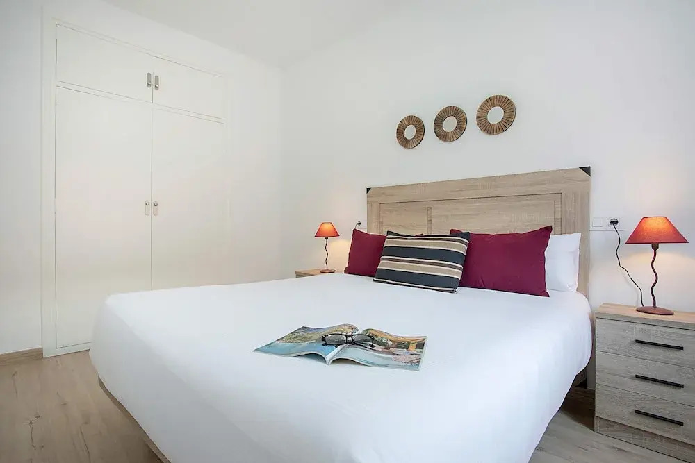Magnificent 1 Bedroom Apartment With Balcony Santa Marta III