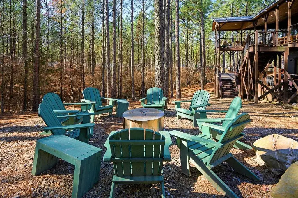 NEW Cabin! Sleeps 24, Sprawling Luxe Retreat, Tons of Entertainment