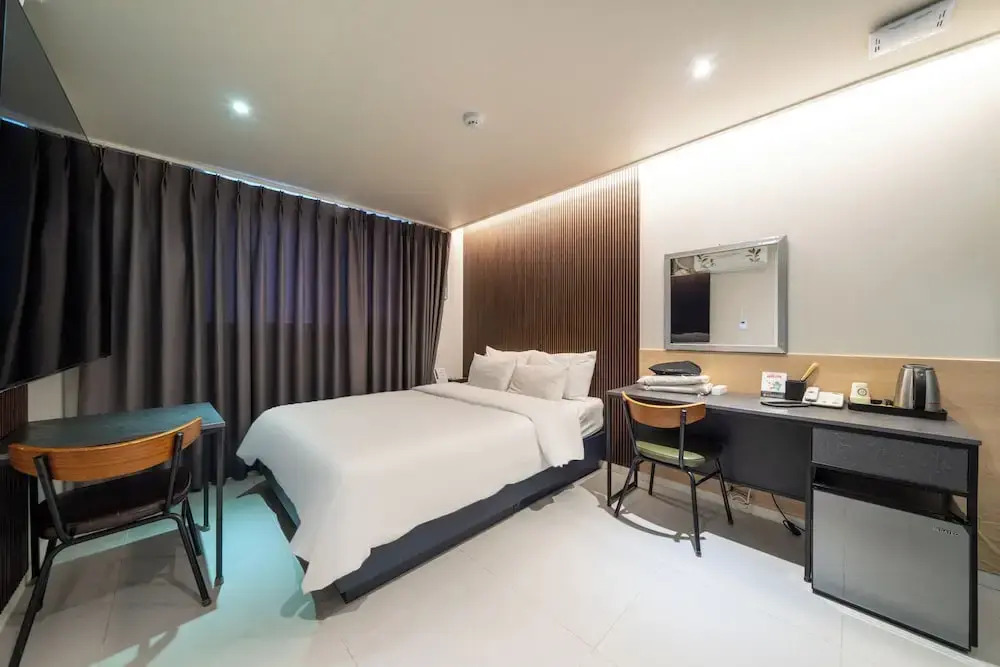 Mnlucky Hotel