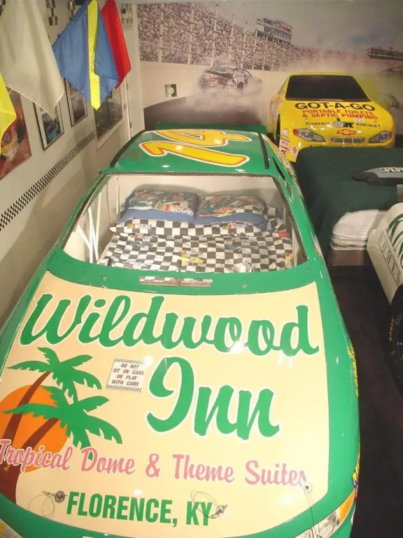 Wildwood Inn Tropical Dome & Theme Suites