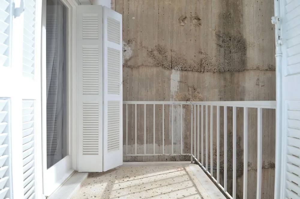 A cozy minimal apartment at Koukaki