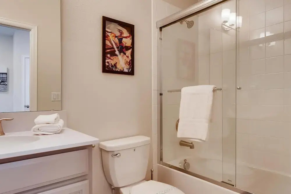 8992 CC - Exquisite 5 Bed Single Family