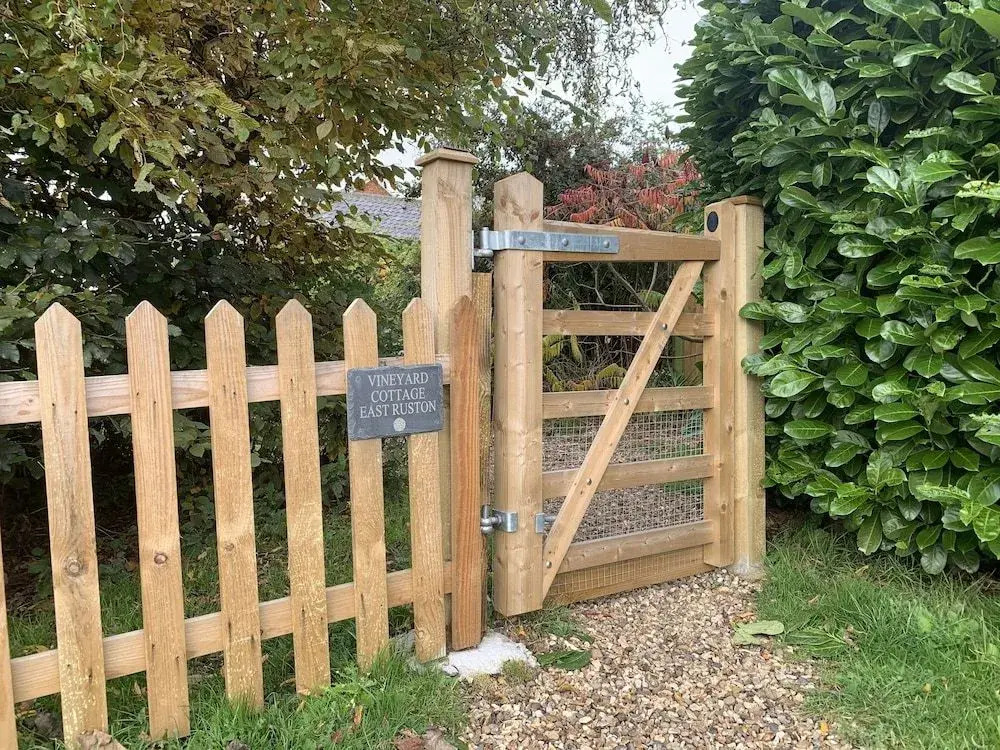 Vineyard Cottage Sleeps 4 with Garden