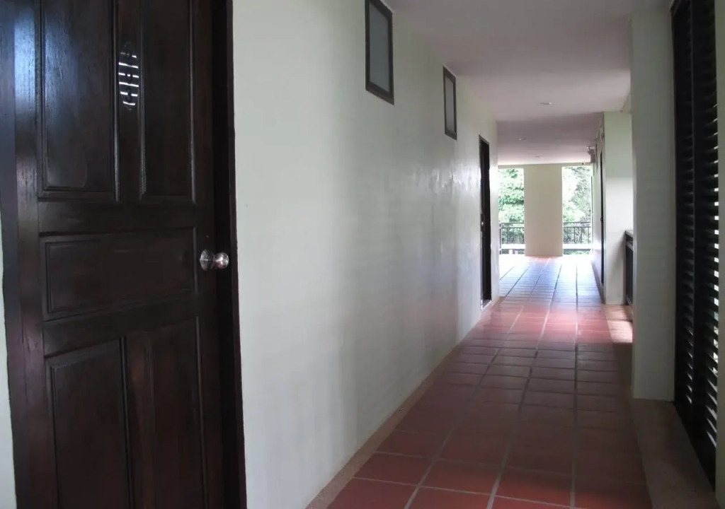 Koh Loi Hotel