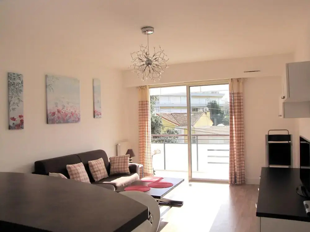 Apartment With one Bedroom in Antibes, With Enclosed Garden and Wifi - 250 m From the Beach