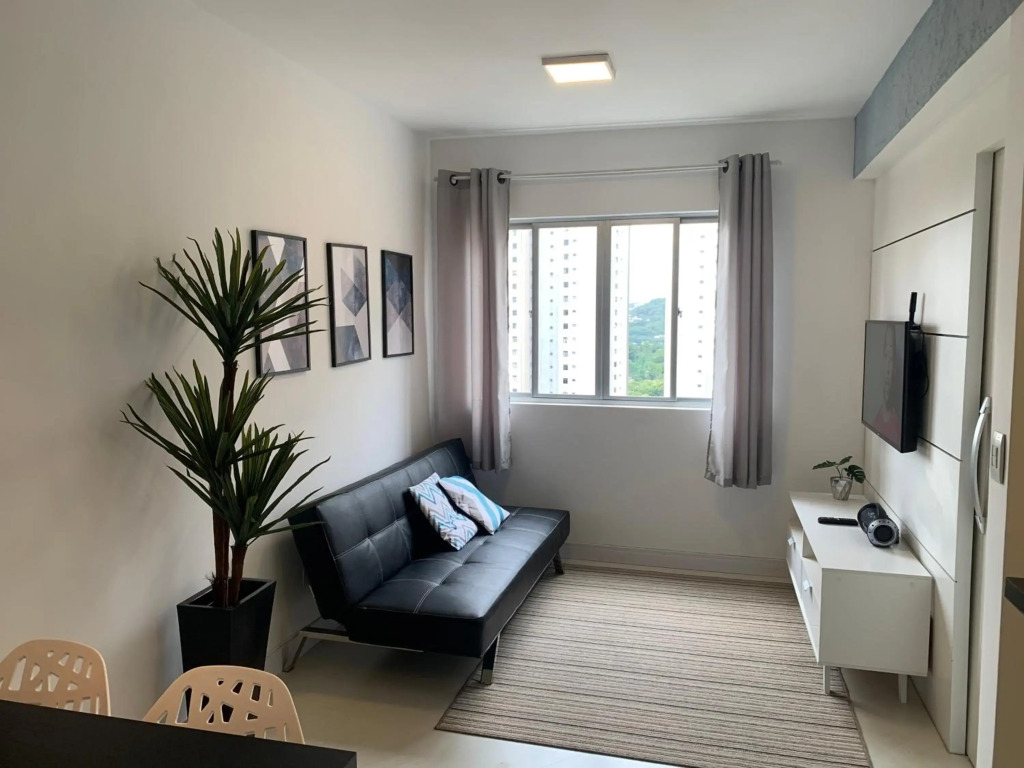 1103- Apartamento Encantador, amplo e decorado, mobiliario moderno, cozinha completa com utensílios , Excelente vista da cidade e localização privelegiada no bairro Bigorrilho
