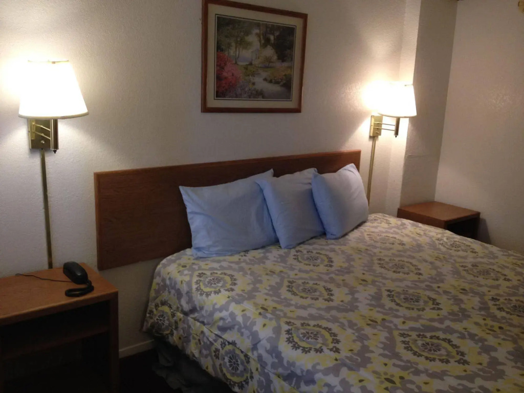 Crown Inn Grand Prairie