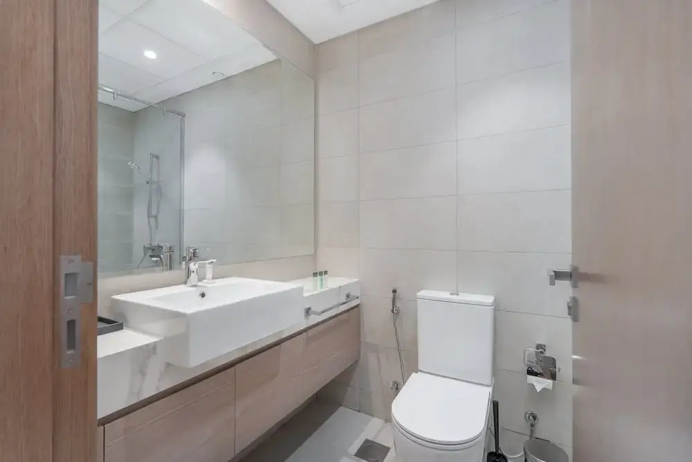 Modern and Peaceful 2 Bedroom in Amber by Azizi