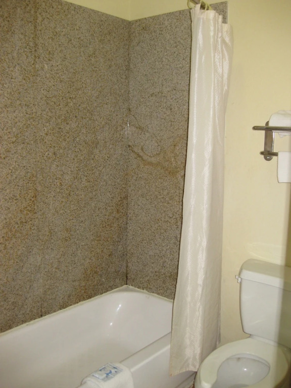 Scottish Inn and Suites