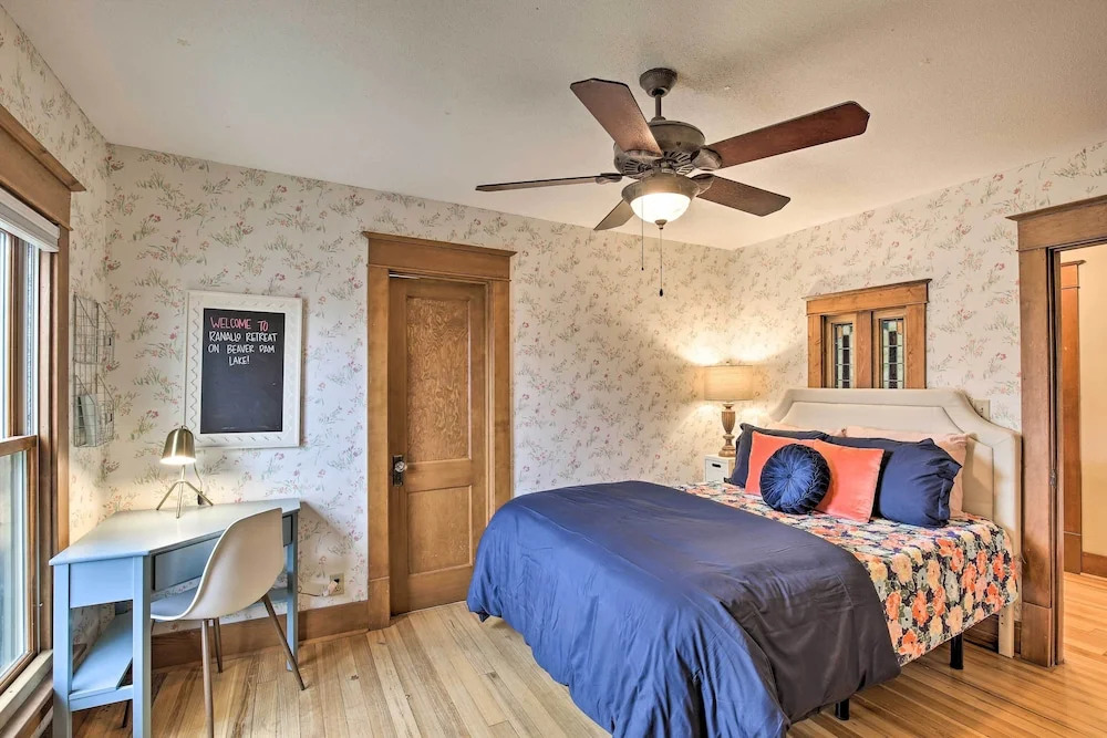 Historic Cumberland Home on Beaver Dam Lake!