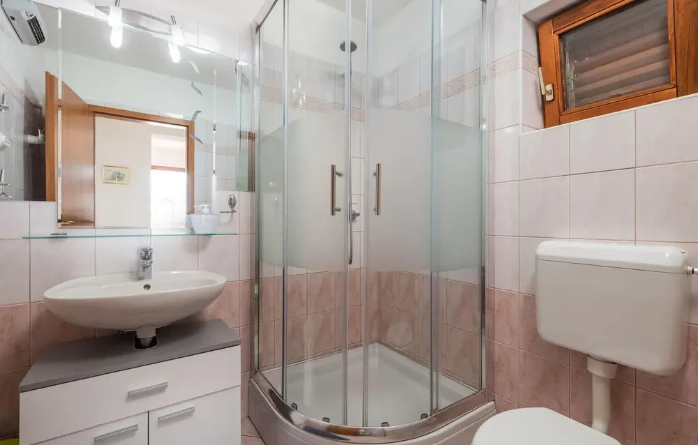 Nice Home in Karlobag With Wifi and 2 Bedrooms