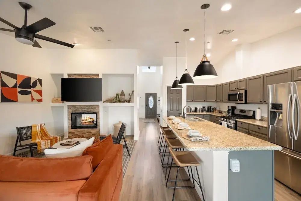 Alana House - Pool, Hot Tub, Bbq, Fire Pit + Walk To Hikes! 4 Bedroom Home by RedAwning