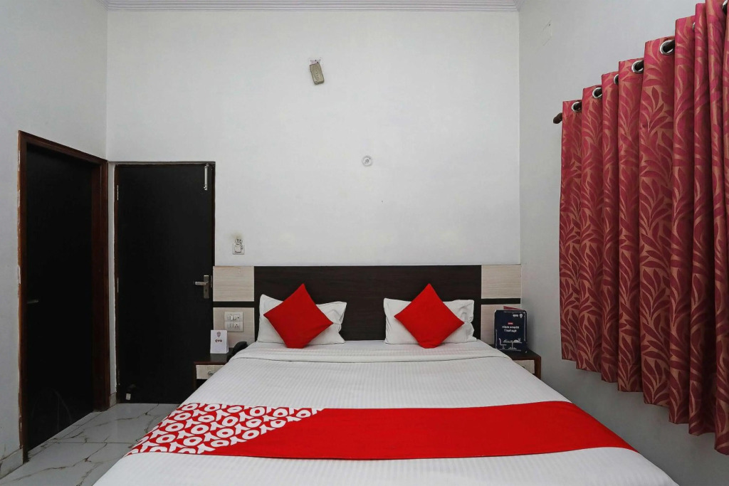 Super OYO 9928 Hotel Haveli Inn1