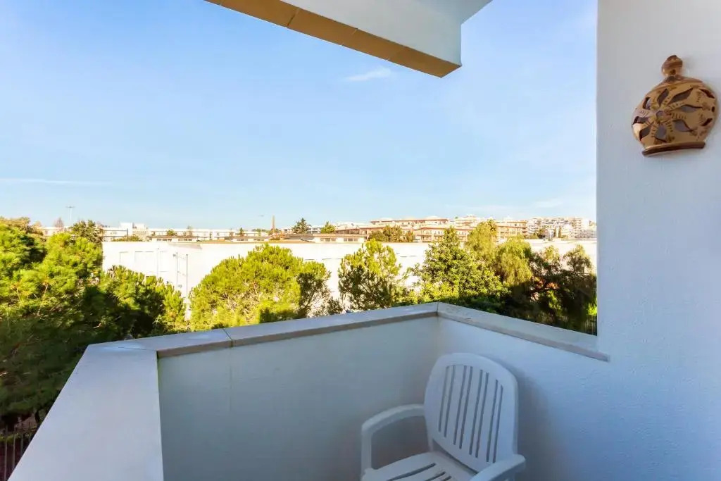 Sacha's sweet home, lovely 2 bedroom apartment, walking distance to town, beach and marina