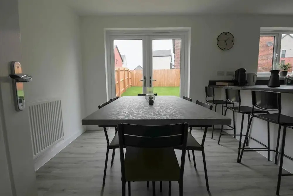 Beautiful 4-bed House 15 Mins to Cardiff & Newport