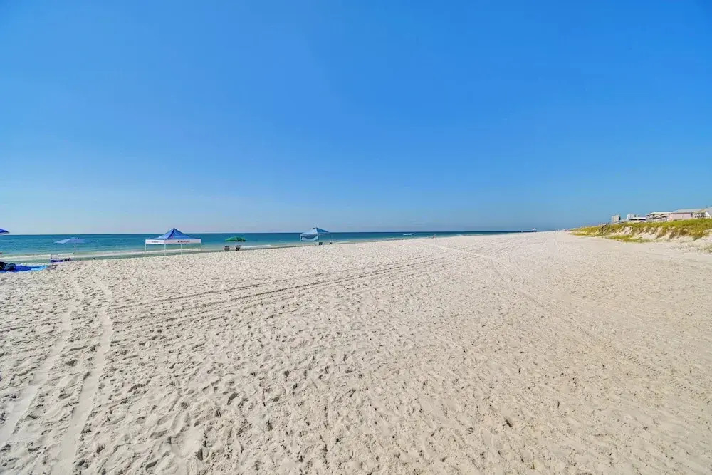 Walk to Beach: Home w Pool Access in Gulf Shores