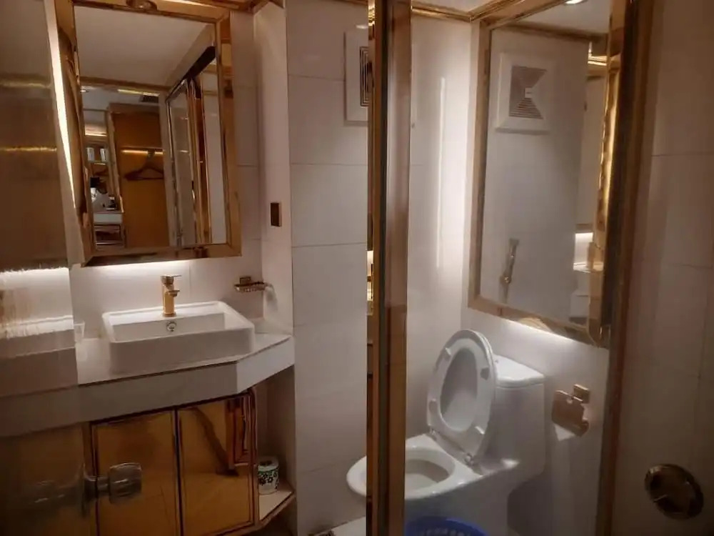 Hotel Razmoni Isha Kha International
