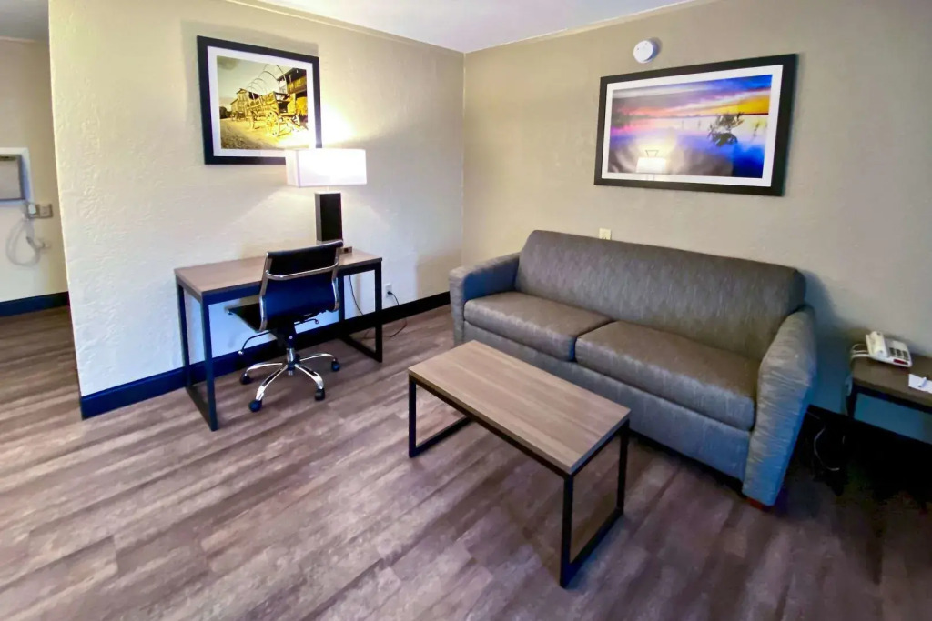 Quality Inn & Suites Airport