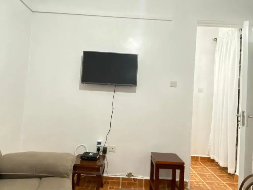 Modern 2-Bedroom Apartment in Kasarani, Nairobi with Wi-Fi, Netflix and a Free Parking spot.