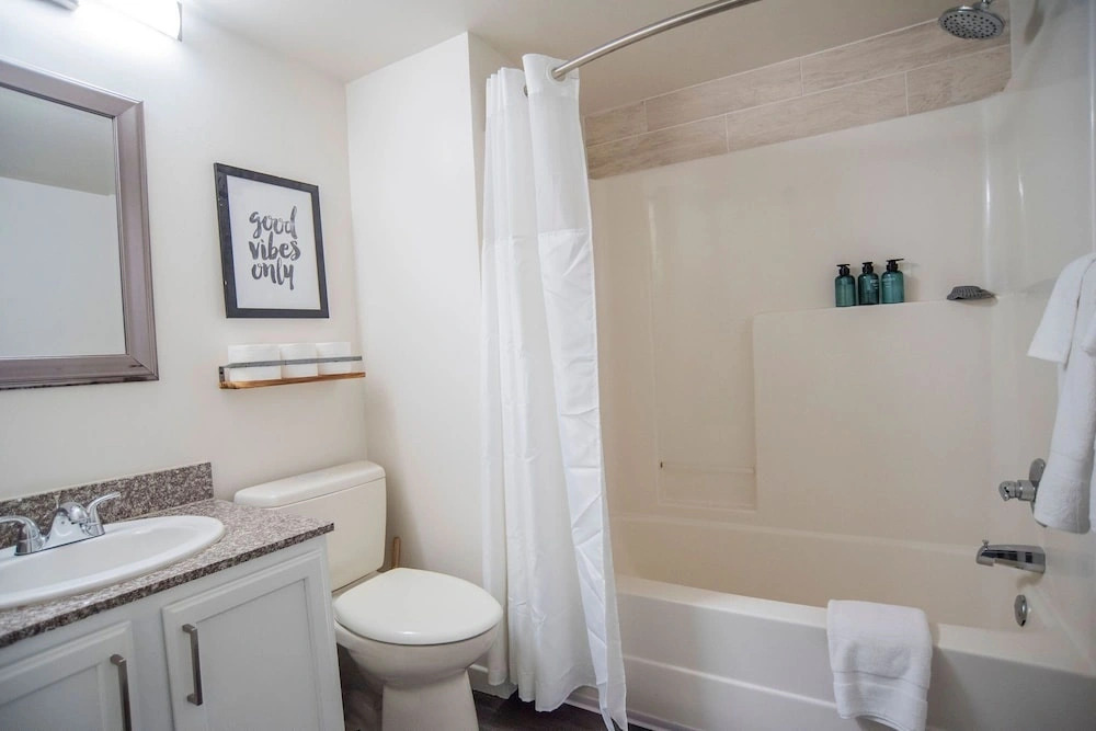 3BR CozySuites TheBlock-SkybridgeAccess2