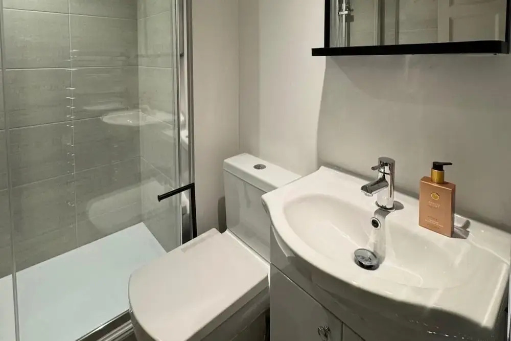 Central Apartment - Sleeps 2 & Private Patio