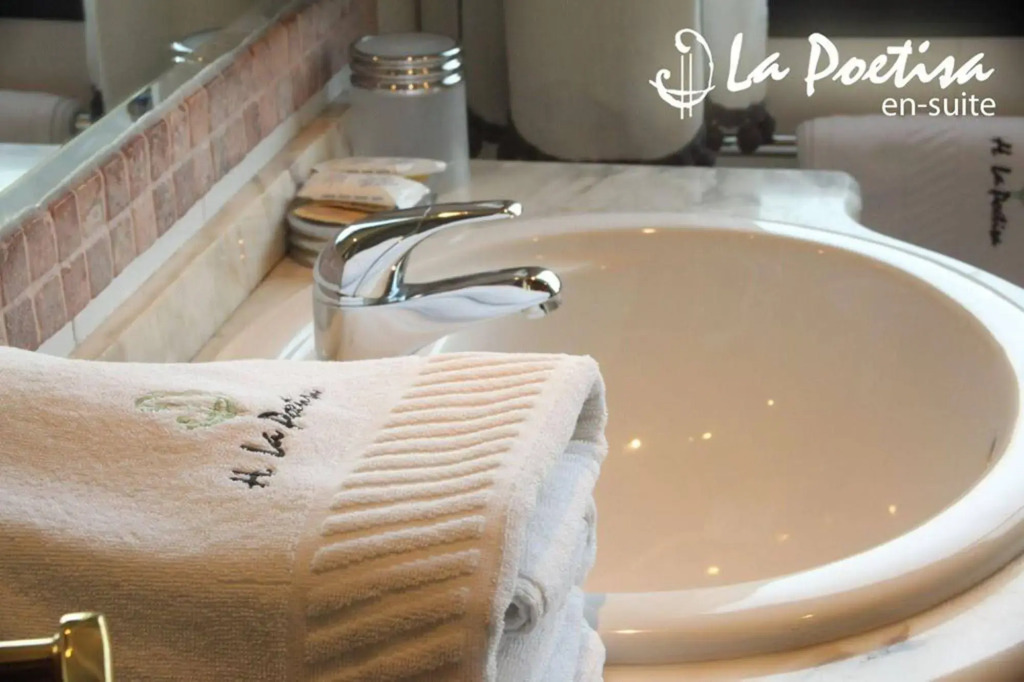 Hostal LA POETISA - Auto Check-in