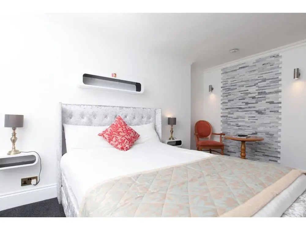 Leith Walk: Lovely Renovated Lower Flat W/parking