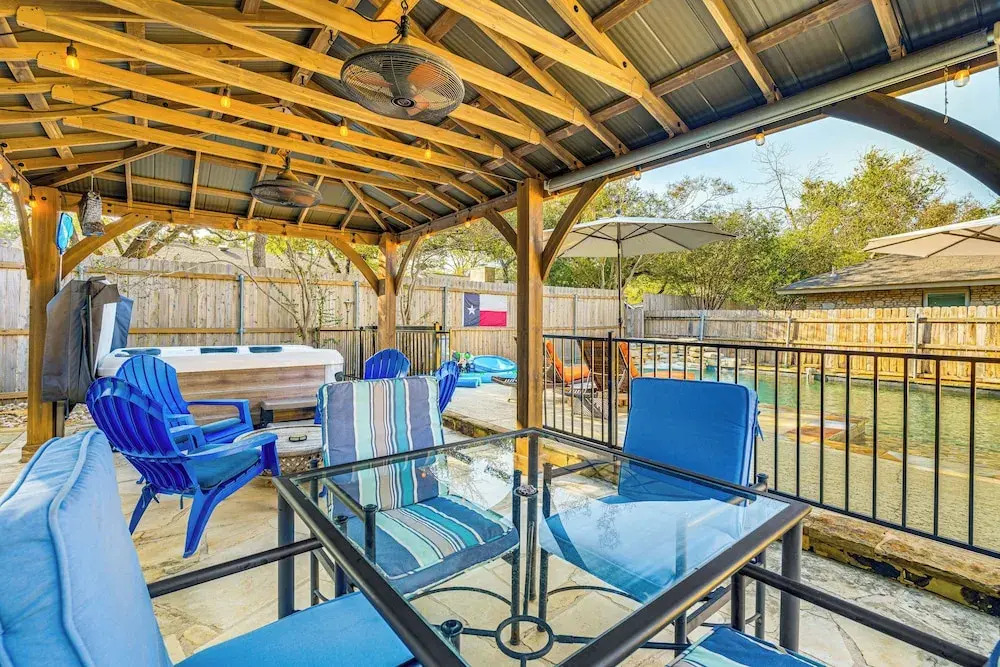 Outdoor Entertainment Space: Austin Family Home