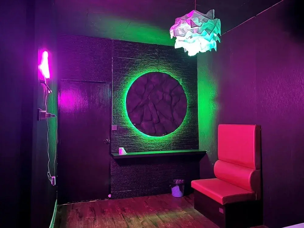 Doctor Alien Hostel