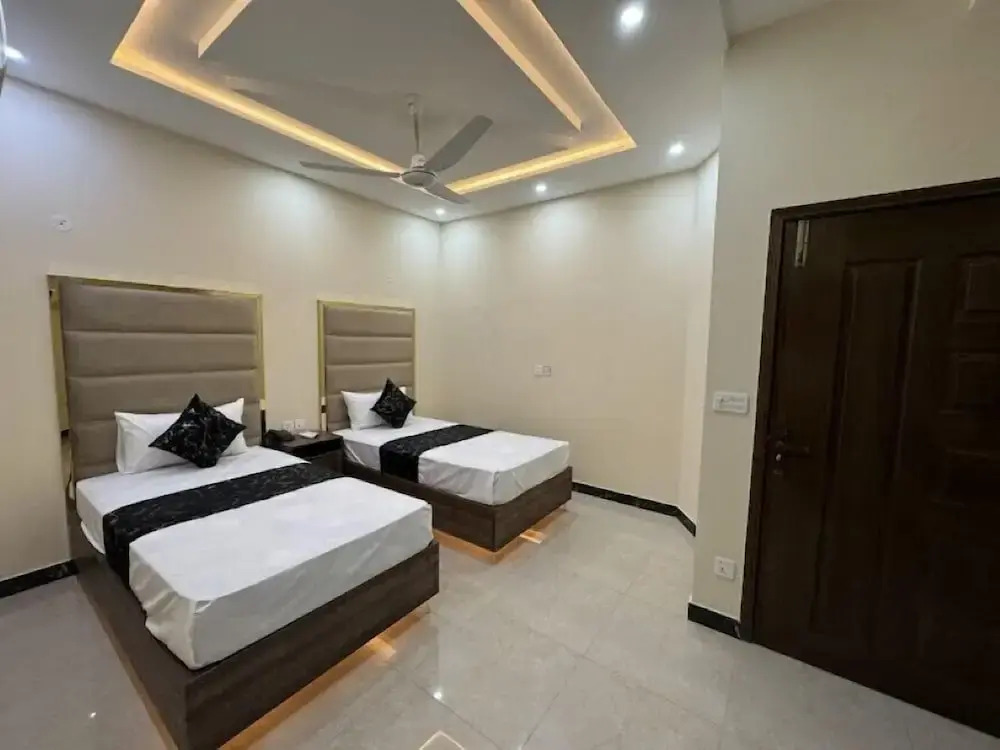 Gold Pine Hotel Lahore