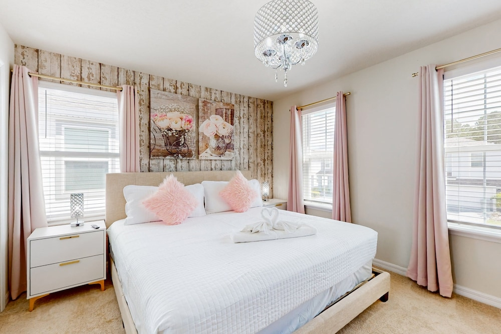 Inviting Family-friendly Home W/private Pool, Spa, Central AC, & W/D