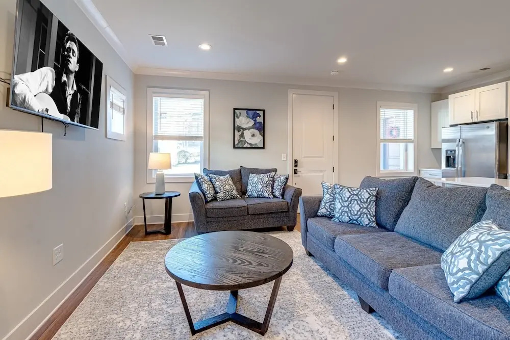 Mesmerize Melrose - Mins to Broadway - 2 Bedrooms