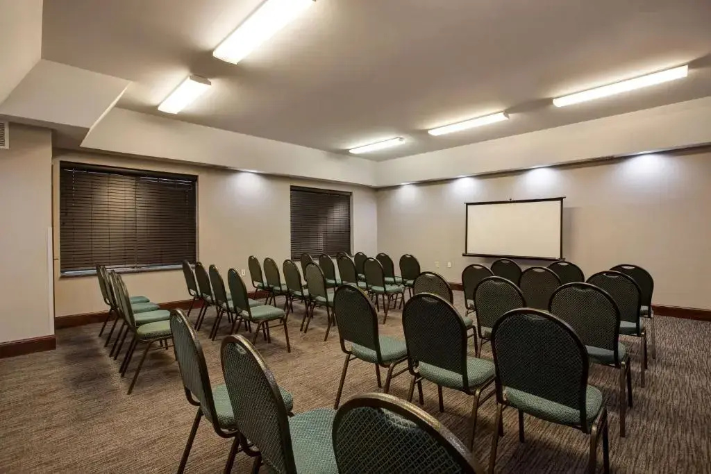 Country Inn & Suites by Radisson, Red Wing, MN