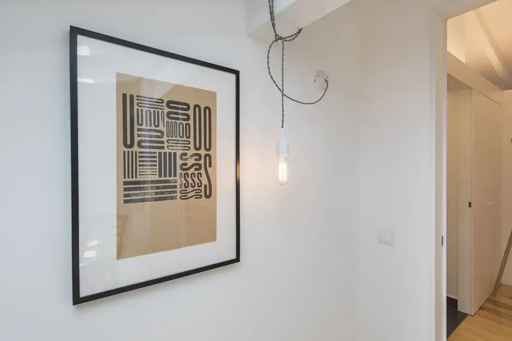 Artistic-White Flat