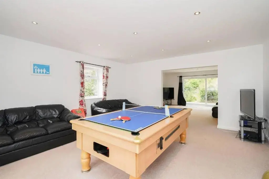 Five Acres house with hottub bbq pool table