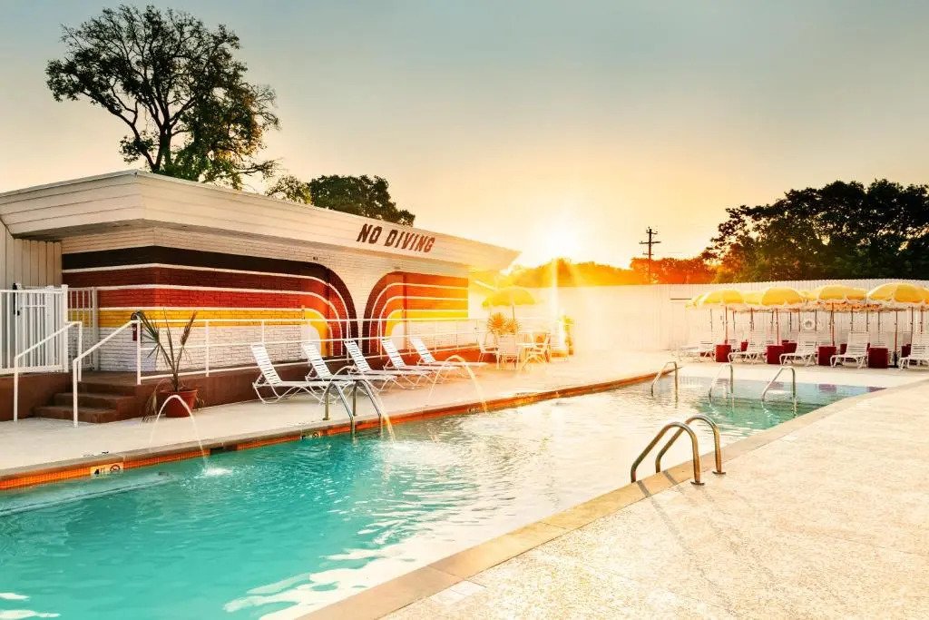 The Dive Motel and Swim Club