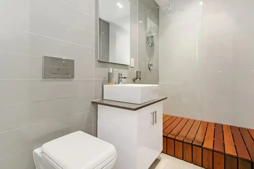 Spacious, Heritage 1 Bedroom Apartment in Cape Town