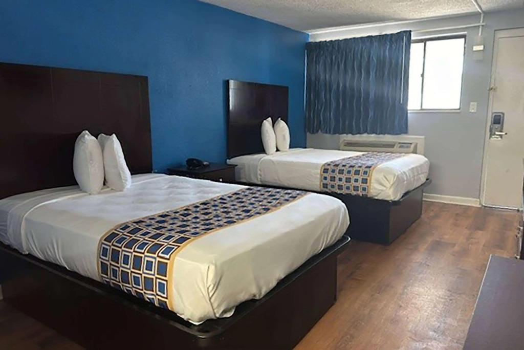 Super 8 by Wyndham Portsmouth - Norfolk