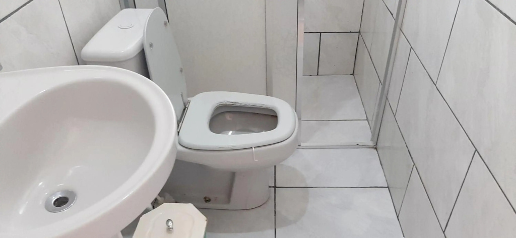 KITNET S2 em TORRES-RS - Na mais bela praia Gaúcha - Cozinha - Banheiro - Ar condicionado - TV smart 32 - Wi-Fi - Estacionamento - Anfitriã Superhost no BnB
