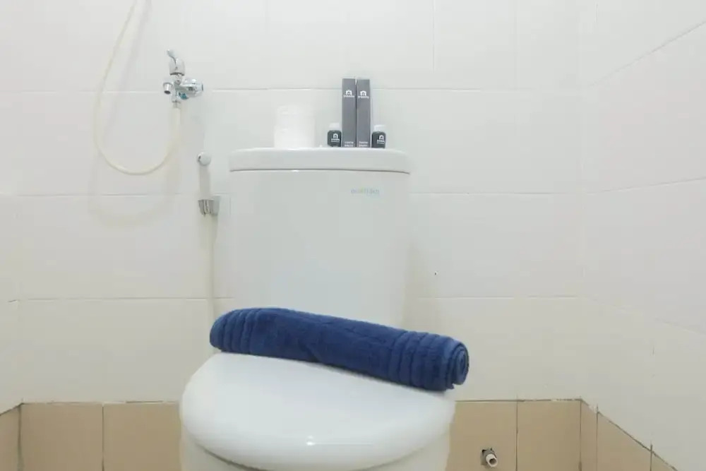 Stylish and Modern 2BR Bassura City Apartment