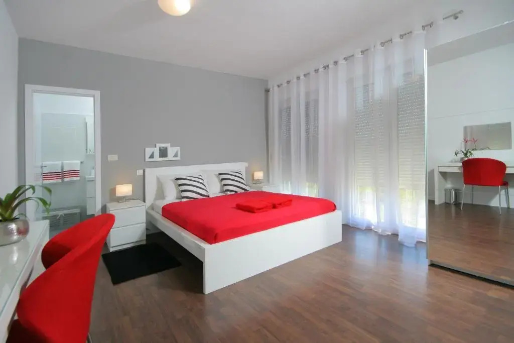 Charm Apartments And Rooms