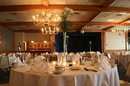 Hotel Carlisle & Embers Convention Center