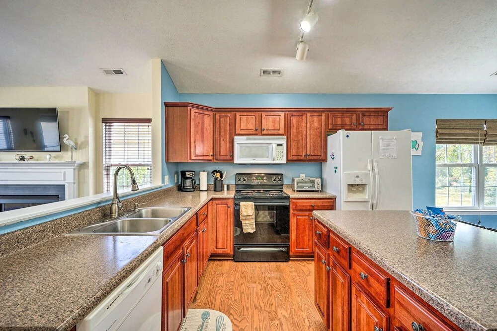 Shore2please: 4 Mi to Beach & Boat Rentals!