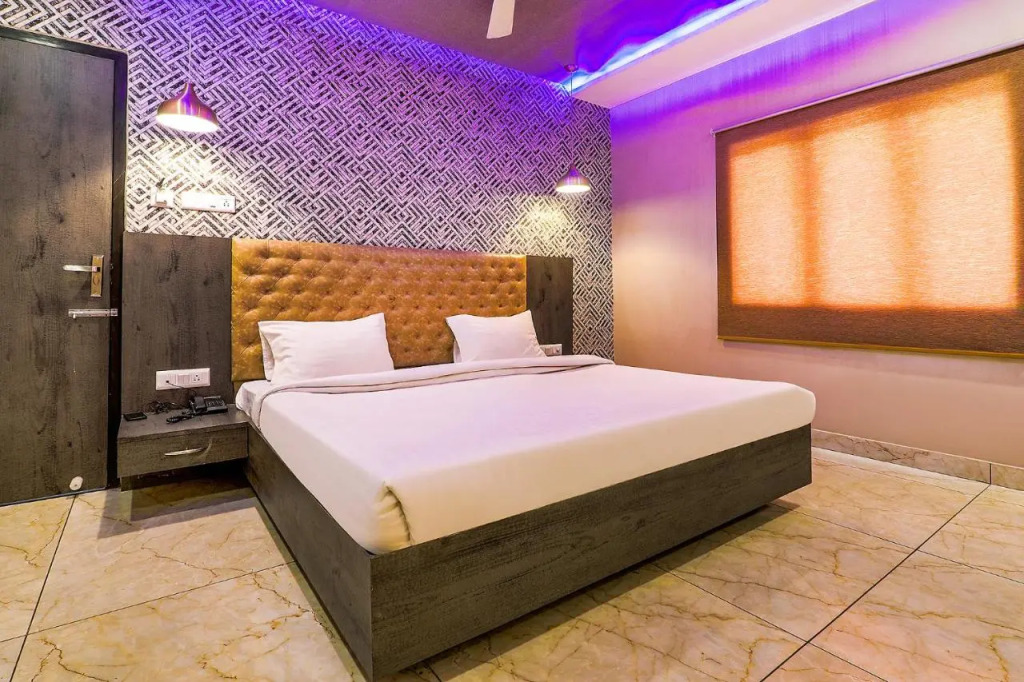 FabHotel Rudra Inn & Cafe I