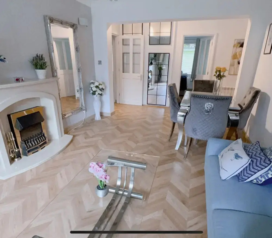 Beautiful 3 Bedroom Apartment in Bournemouth