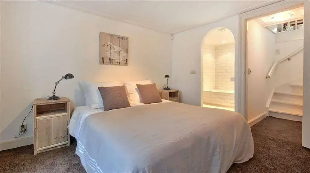 Short & Suite No.300