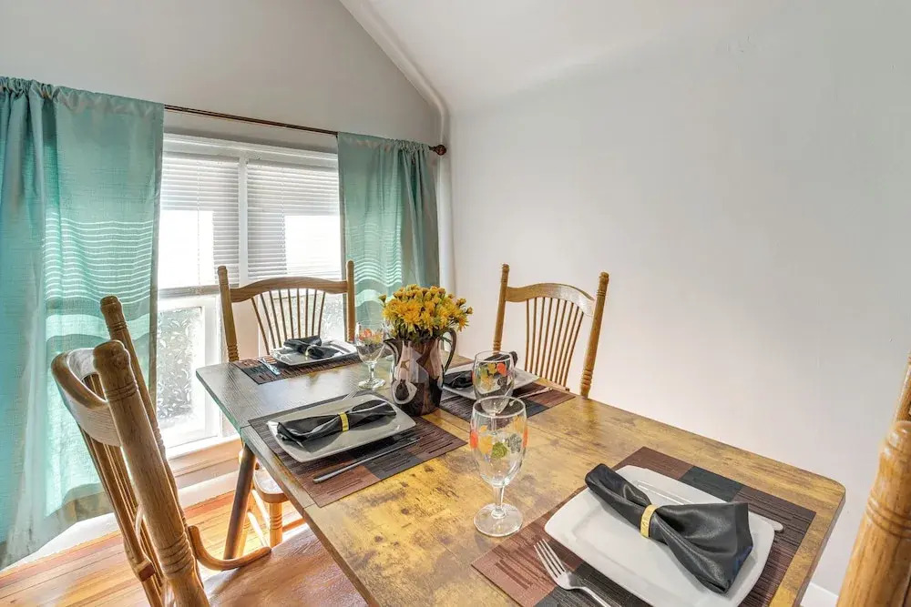 Walk to Coventry Village: Charming Top-Floor Unit