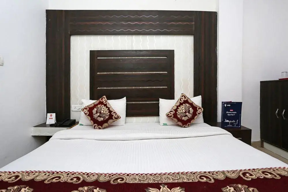 OYO 9042 Hotel BalaG